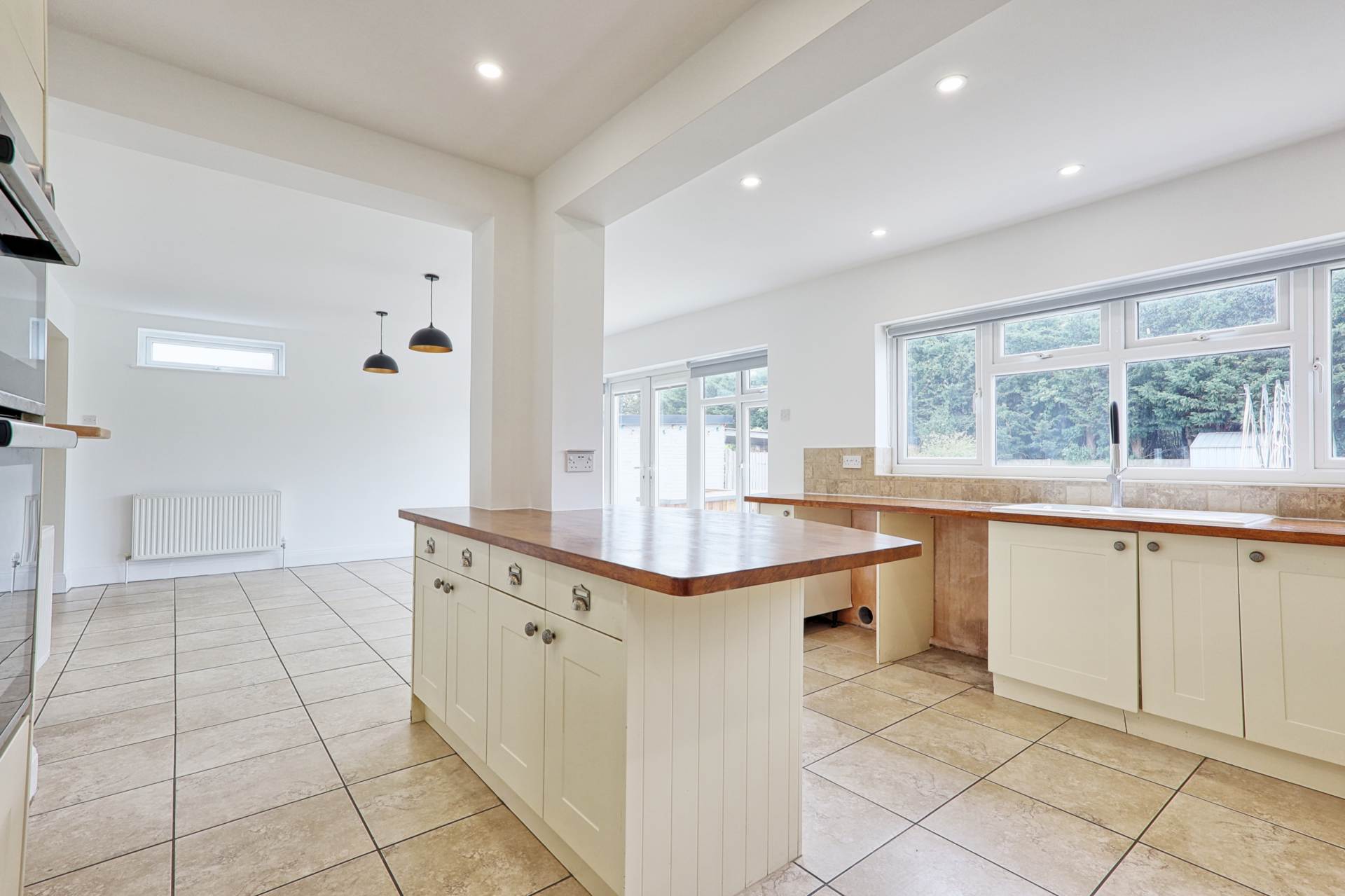 Additional Property Image 5 bedroom Detached for sale in Benfleet 6