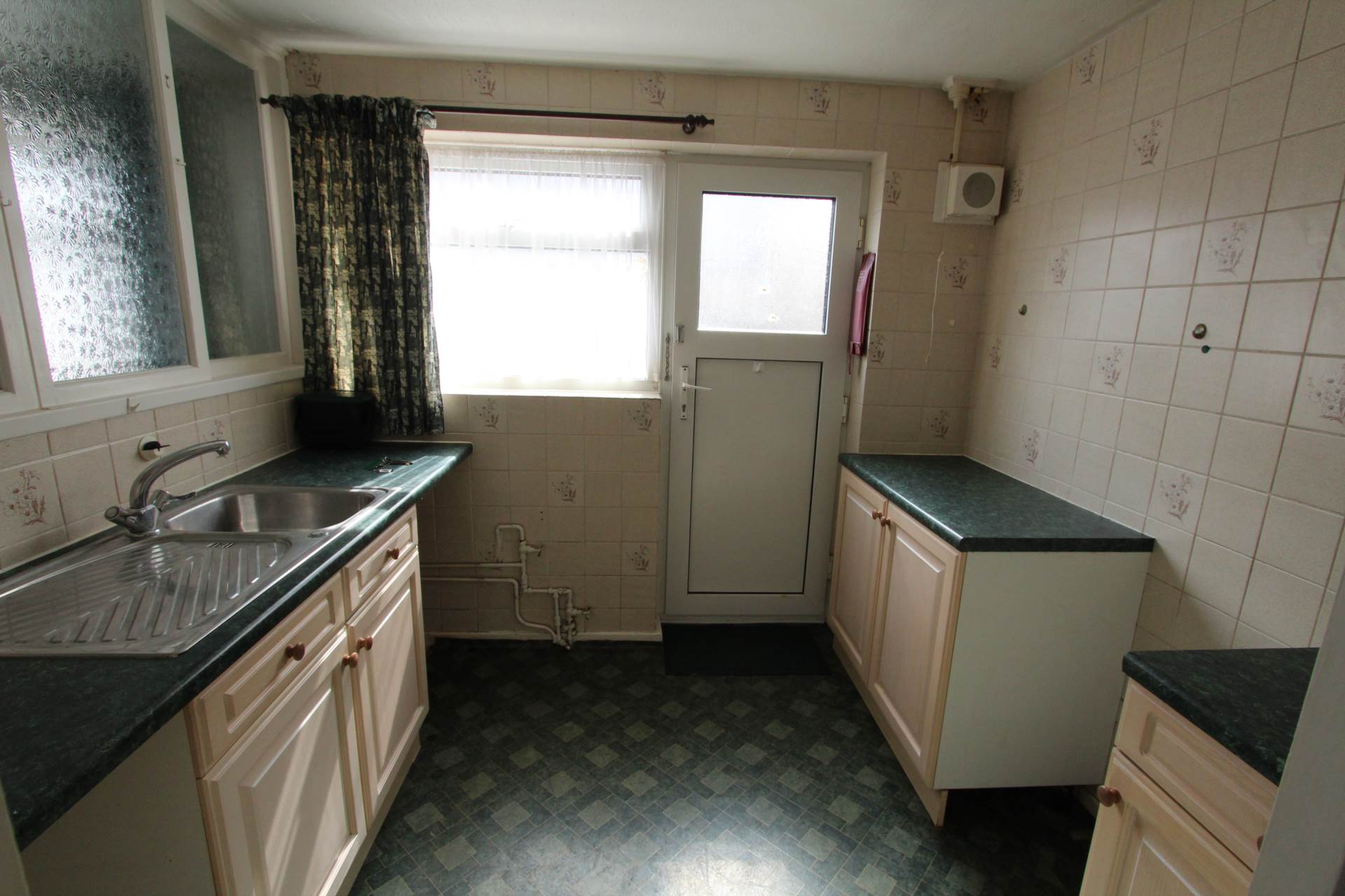 Additional Property Image 4 bedroom Semi Detached for sale in Benfleet 6