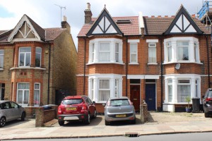 2 bedroom Ground Flat to rent in Hanwell