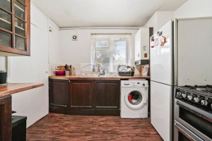 2 bedroom Ground Flat to rent in Ealing