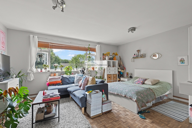 Additional Property Image 2 bedroom Flat for sale in Ealing 4