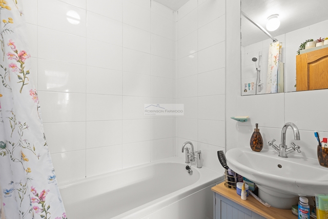Additional Property Image 2 bedroom Flat for sale in Ealing 5