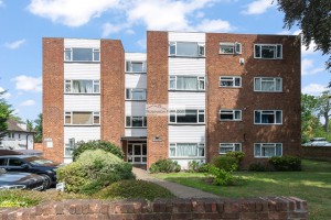 2 bedroom Flat for sale in Ealing
