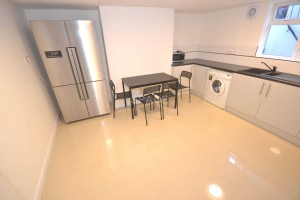 6 bedroom Terraced to rent in Reading