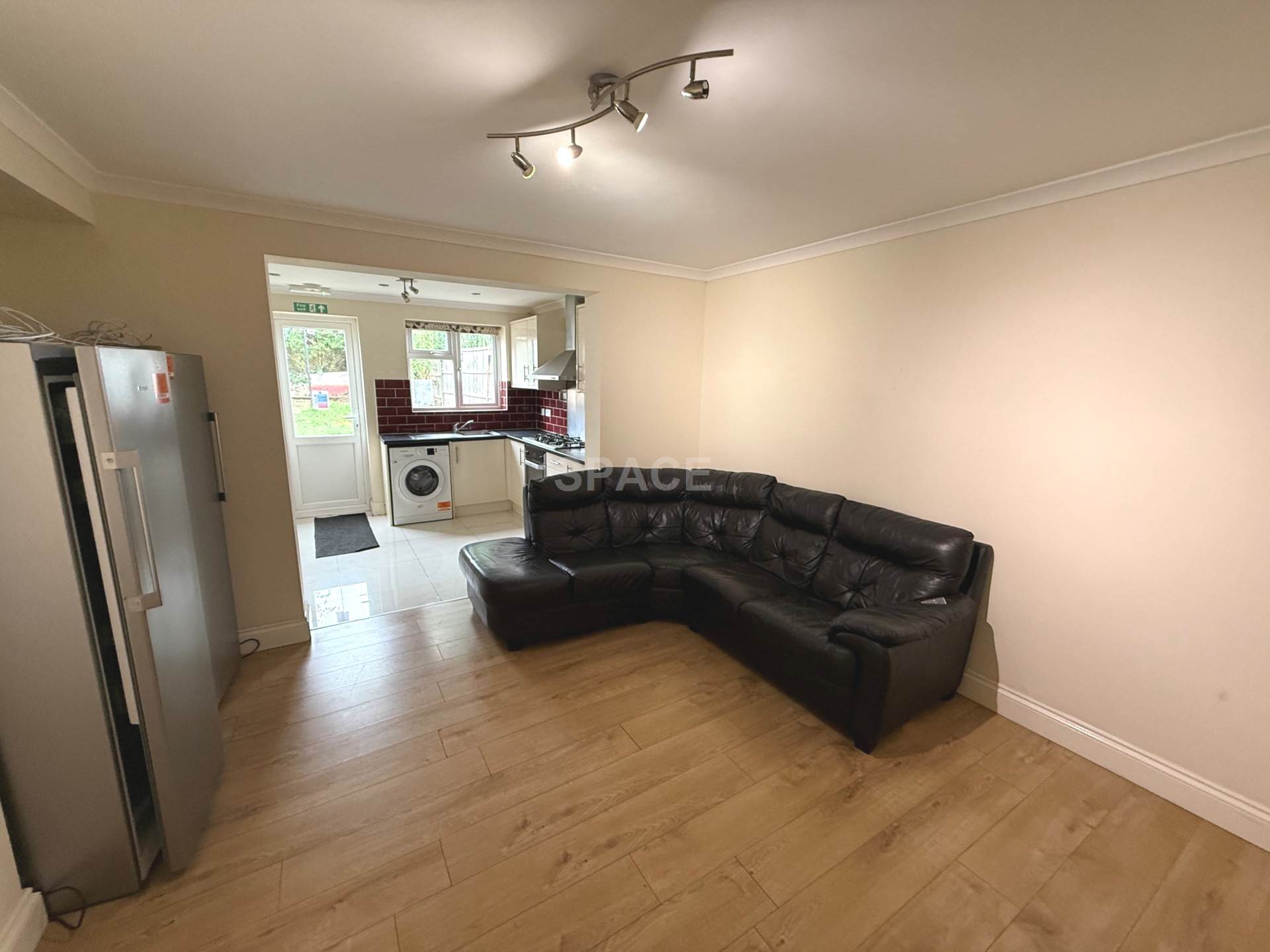 Additional Property Image 5 bedroom Semi Detached to rent in Reading 2