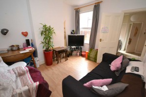4 bedroom Terraced to rent in Reading