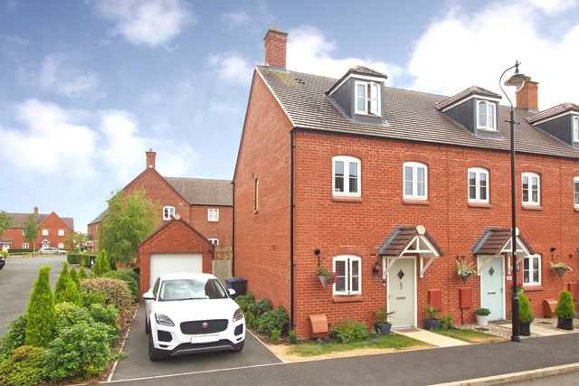 3 bedroom Town House to rent in Milton Keynes