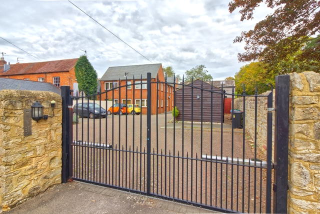 Additional Property Image 1 bedroom Maisonette to rent in Milton keynes 7