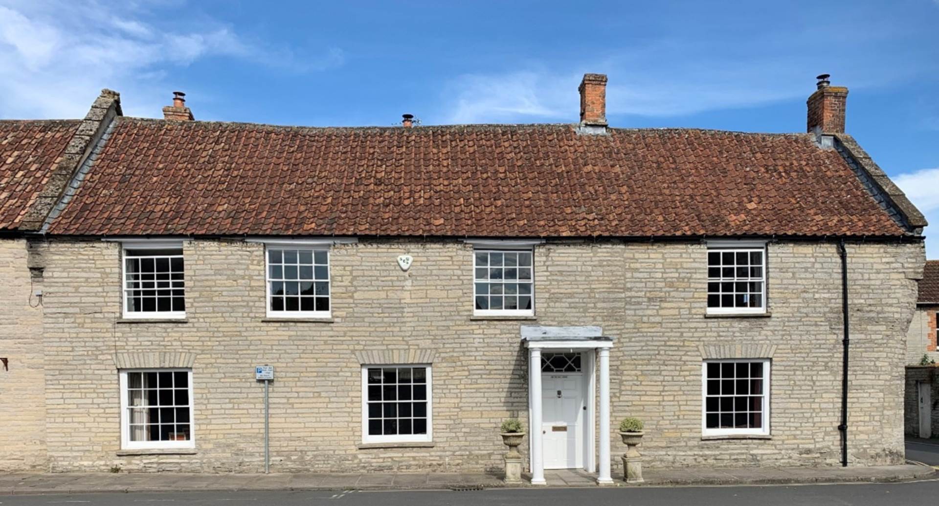 4 bedroom Town House to rent in Somerton