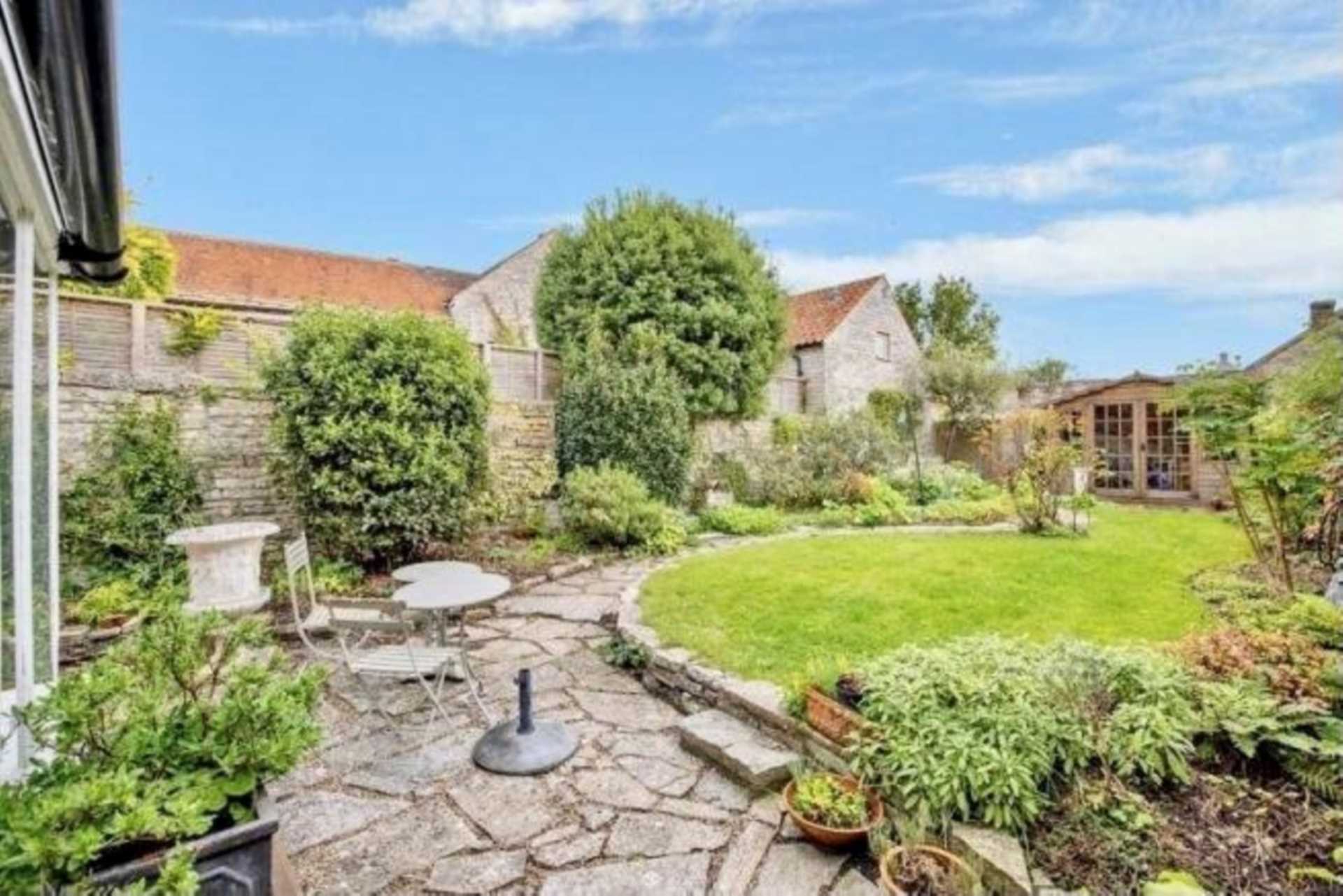 Additional Property Image 4 bedroom Town House to rent in Somerton 23