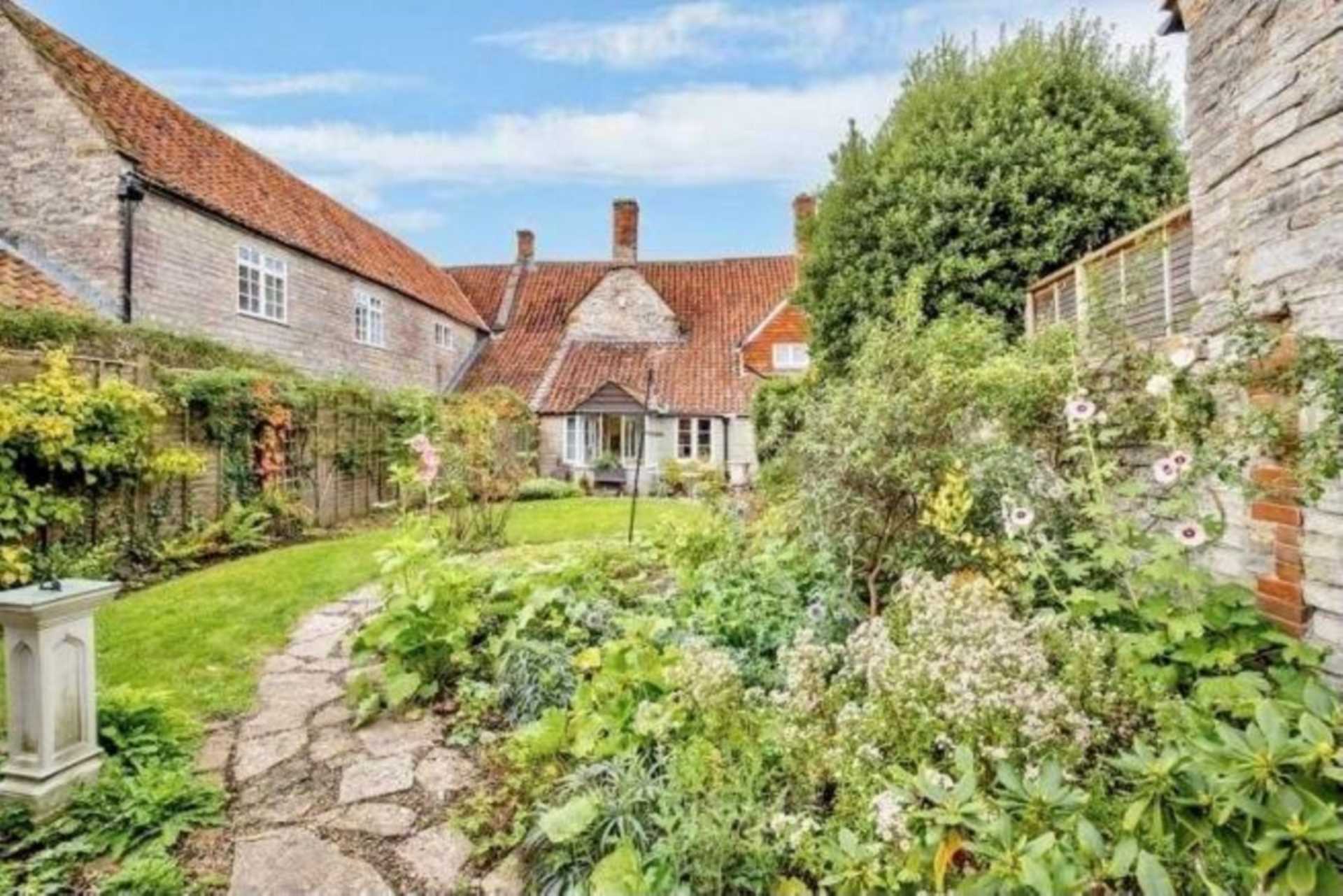 Additional Property Image 4 bedroom Town House to rent in Somerton 26