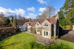 4 bedroom Detached to rent in Templecombe