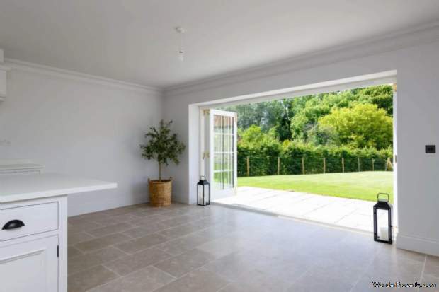 Additional Property Image 4 bedroom Detached to rent in Somerton 6