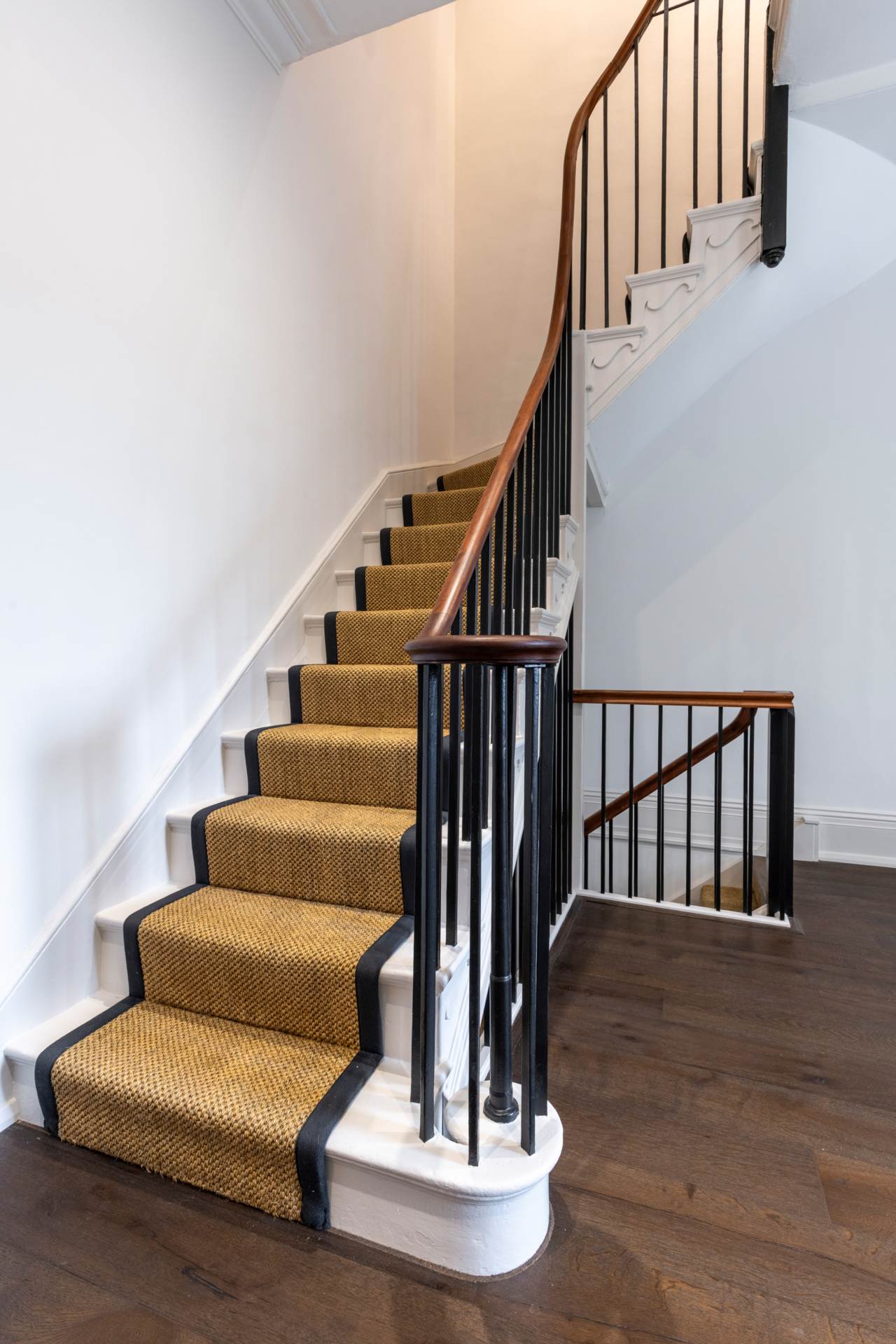 Additional Property Image 6 bedroom Town House to rent in Sherborne 11