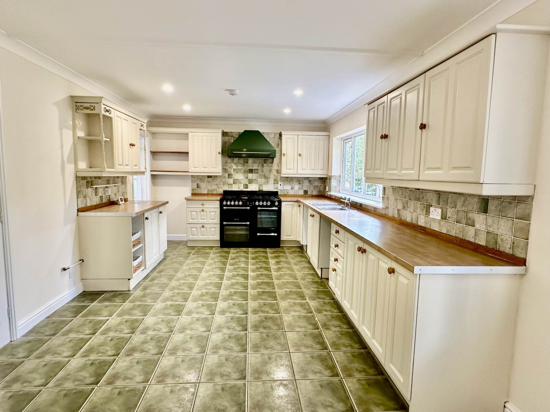 Additional Property Image 4 bedroom Detached to rent in Bruton 3