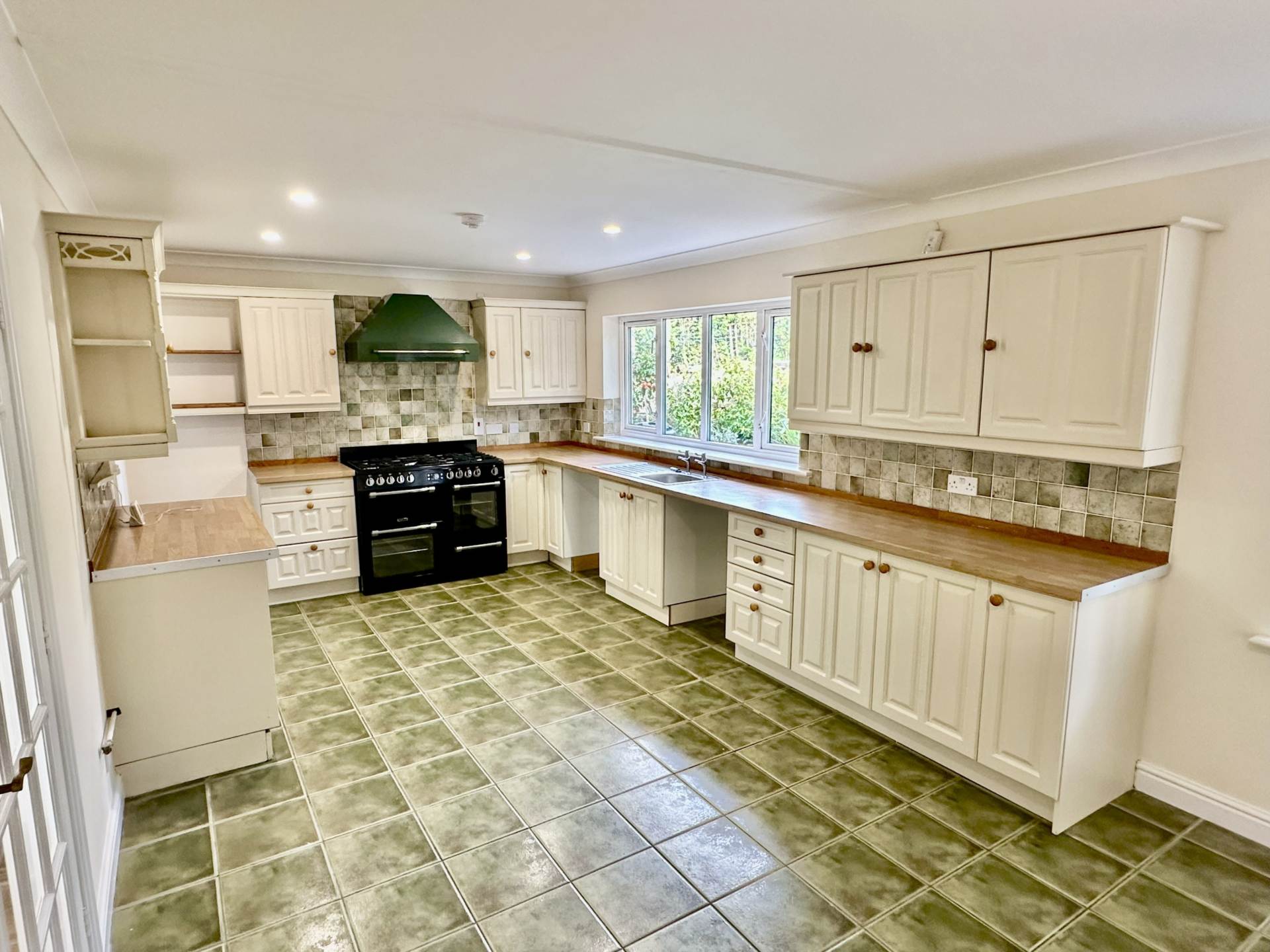 Additional Property Image 4 bedroom Detached to rent in Bruton 4