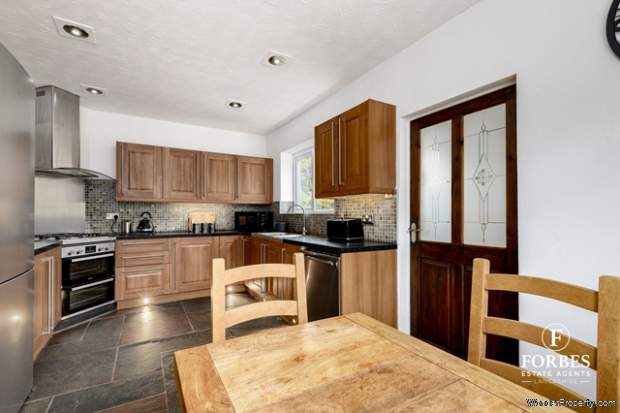 Additional Property Image 4 bedroom Detached for sale in Clayton-le-Woods 7