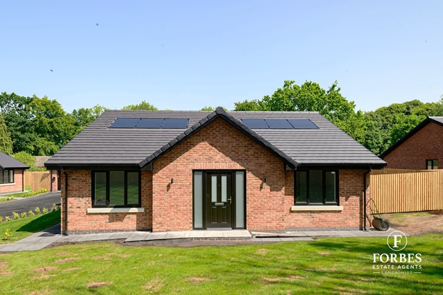 3 bedroom Bungalow for sale in Samlesbury