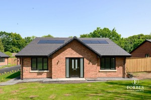 3 bedroom Bungalow for sale in Samlesbury