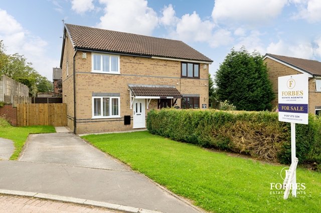 3 bedroom Semi Detached for sale in Blackburn