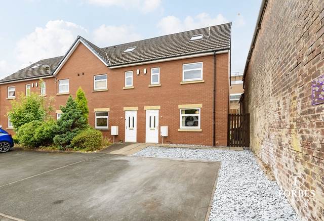 4 bedroom End of Terrace for sale in Darwen
