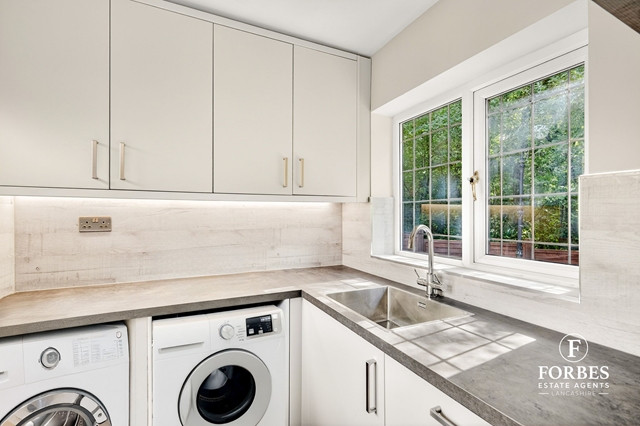 Additional Property Image 4 bedroom Bungalow for sale in Clayton-le-Woods 10