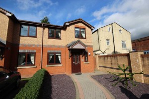 3 bedroom Semi Detached to rent in Hyde