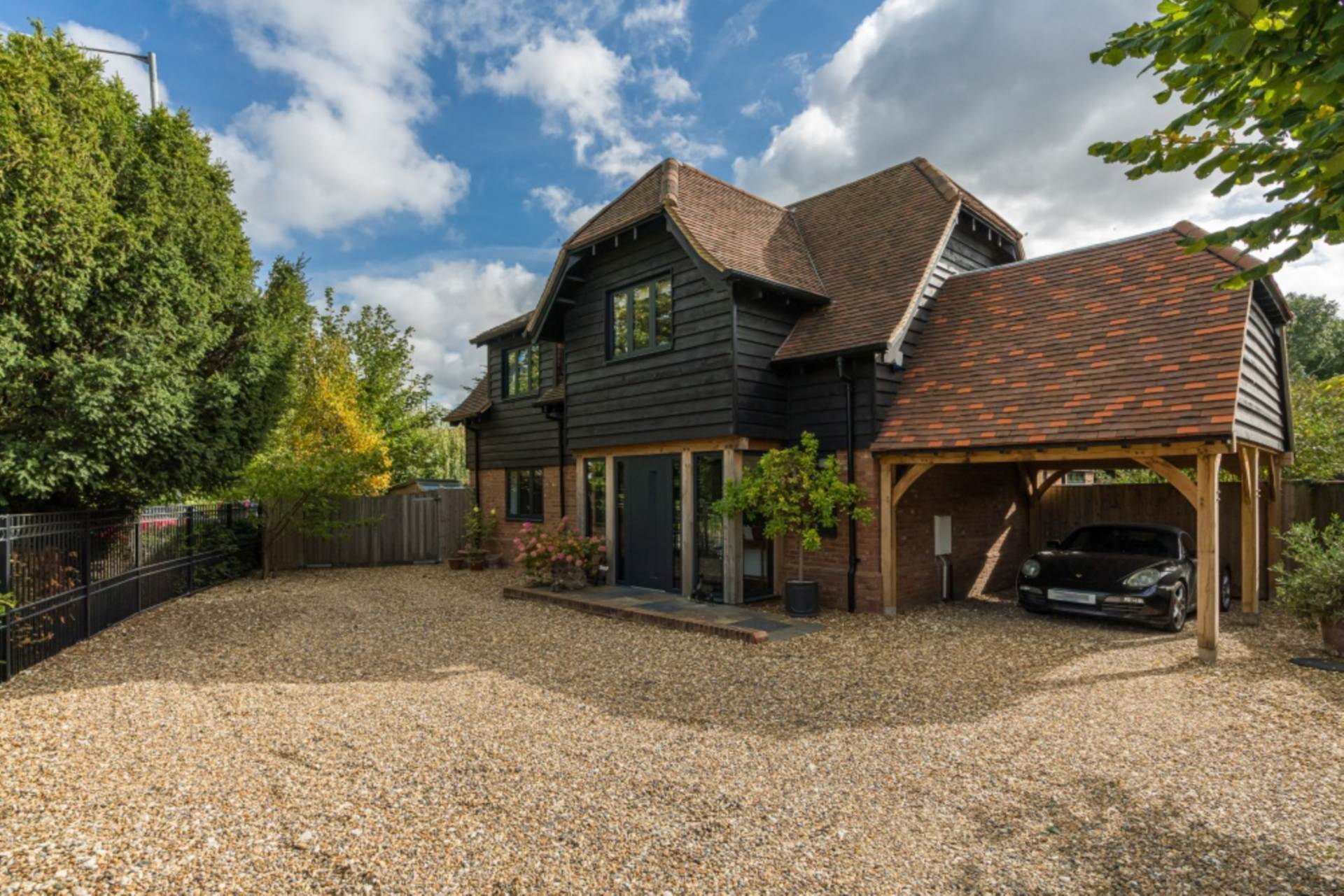 4 bedroom Detached to rent in Aylesbury