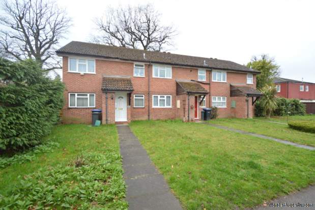 1 bedroom Maisonette for sale in Addlestone