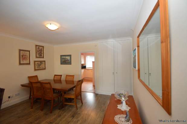 Additional Property Image 2 bedroom Maisonette for sale in Addlestone 8