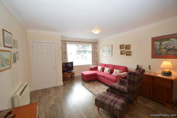 Additional Property Image 2 bedroom Maisonette for sale in Addlestone 9
