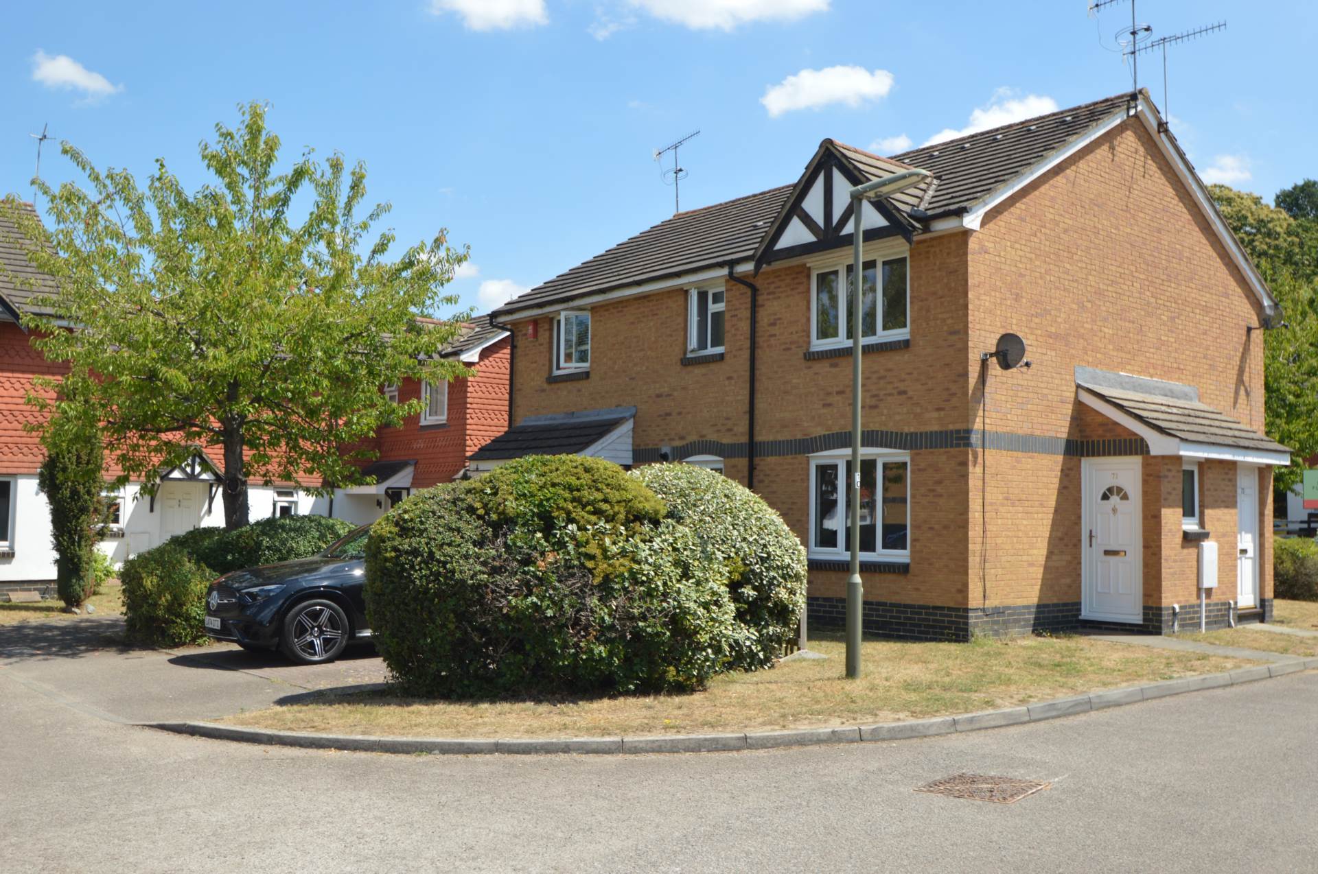 1 bedroom End of Terrace for sale in Weybridge