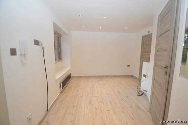 Additional Property Image 1 bedroom Maisonette to rent in Lightwater 2