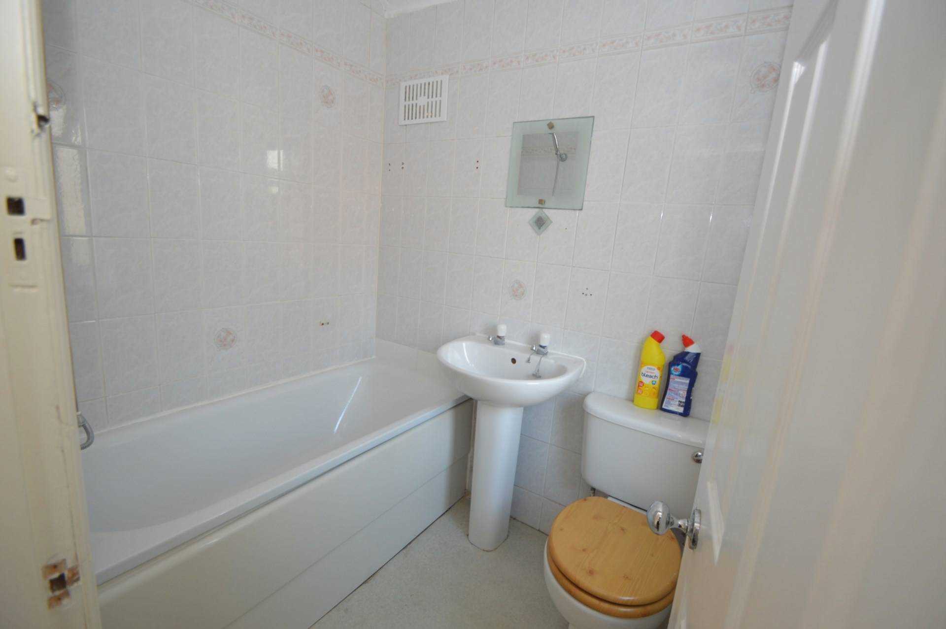 Additional Property Image 2 bedroom Semi Detached to rent in Addlestone 6