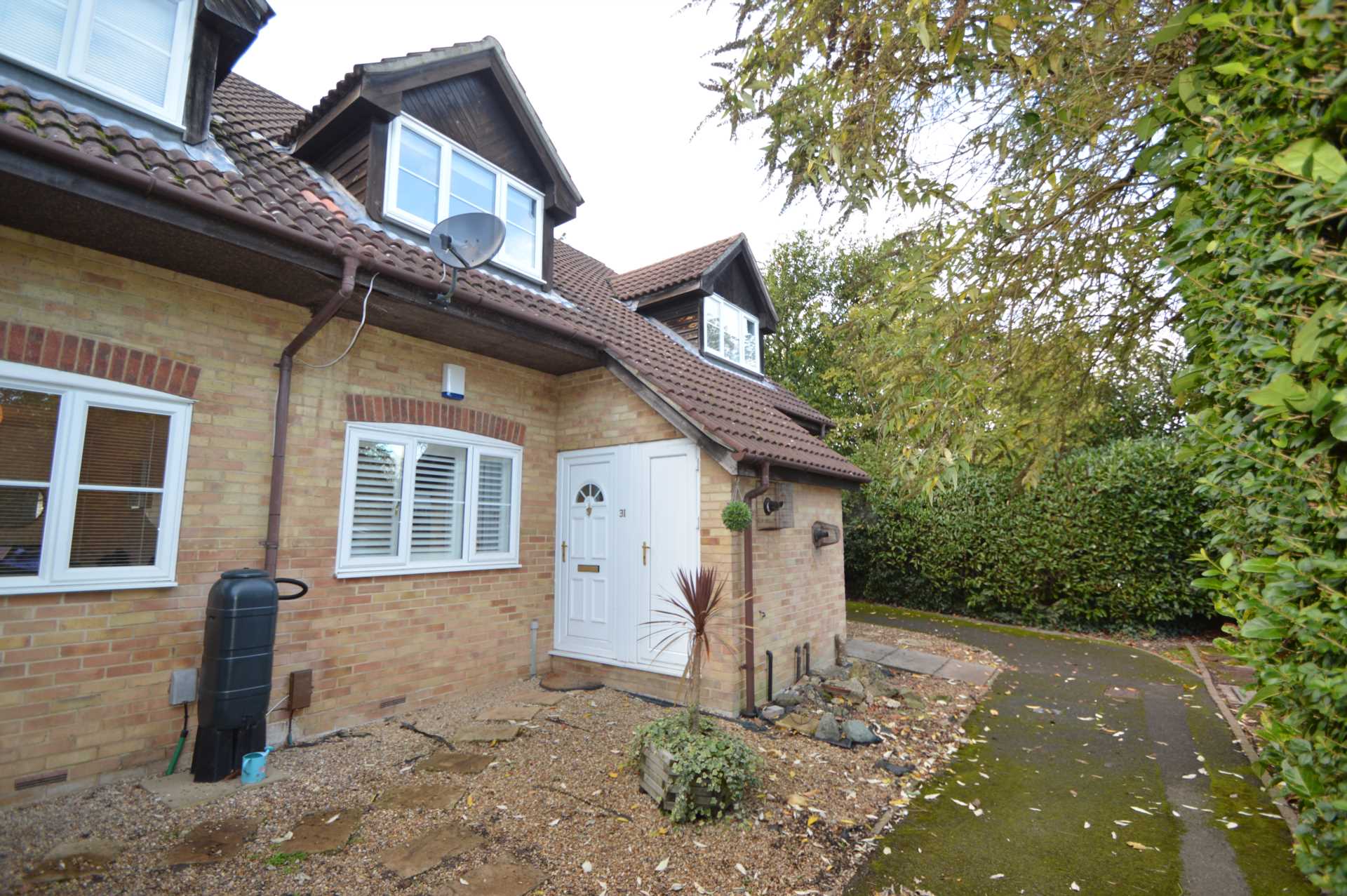 2 bedroom Terraced to rent in Addlestone