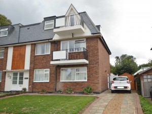2 bedroom Apartment to rent in Addlestone