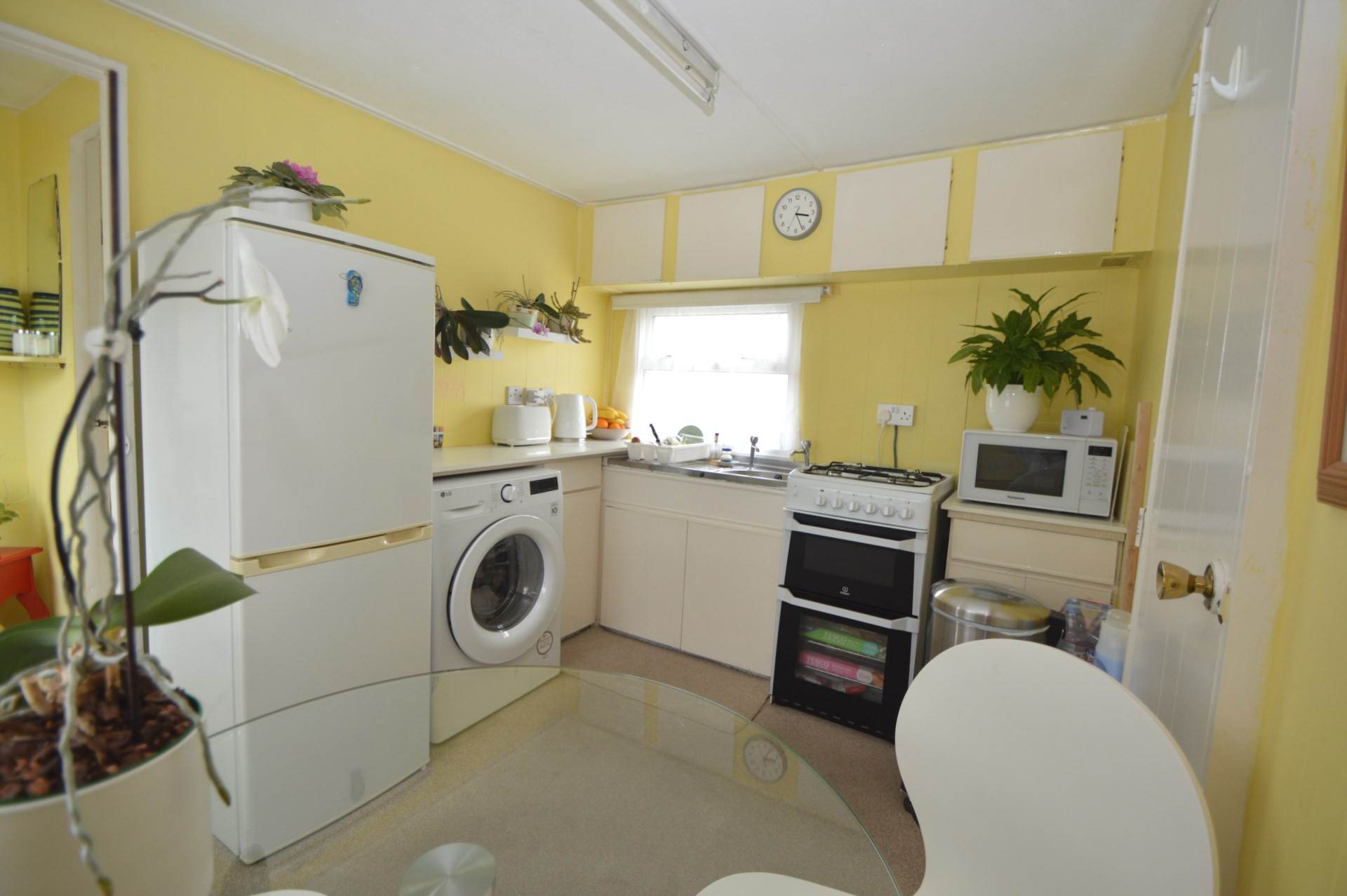 Additional Property Image 1 bedroom Park Home for sale in Addlestone 3