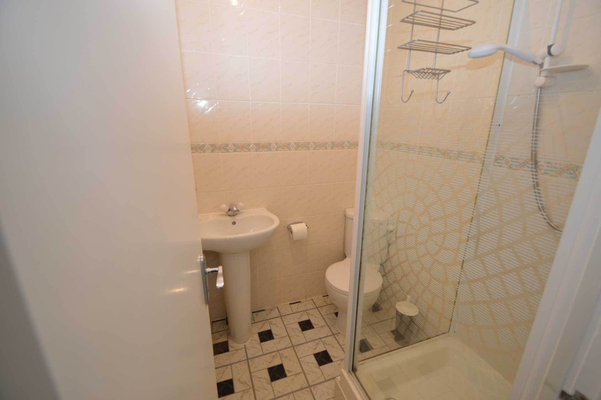 Additional Property Image 2 bedroom Apartment to rent in Weybridge 7