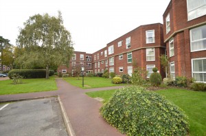 2 bedroom Apartment to rent in Weybridge