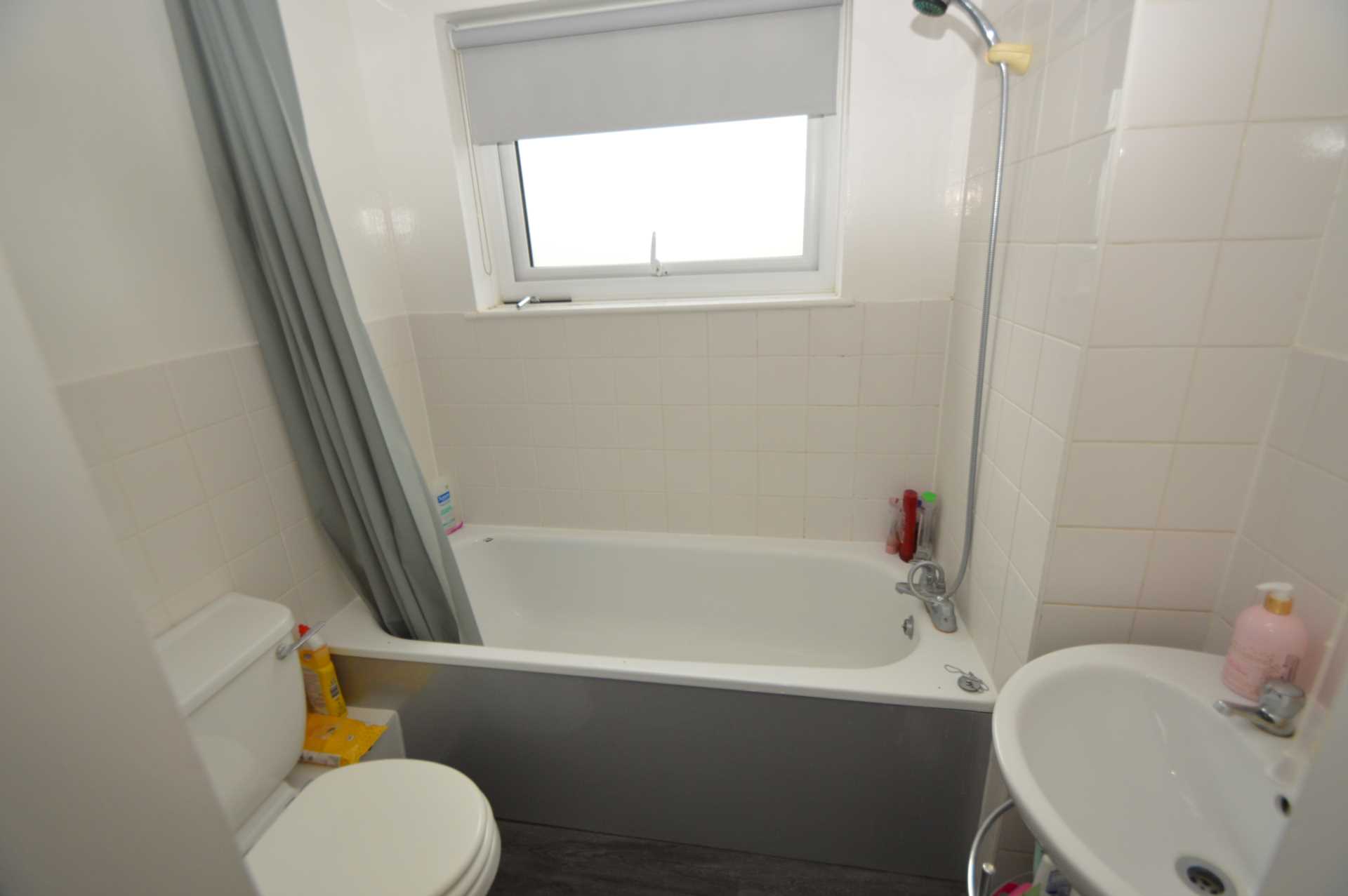 Additional Property Image 1 bedroom Apartment to rent in Weybridge 6