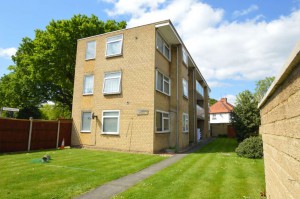2 bedroom Apartment to rent in Feltham