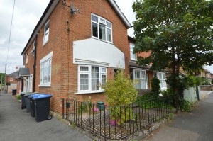 1 bedroom Maisonette to rent in Addlestone