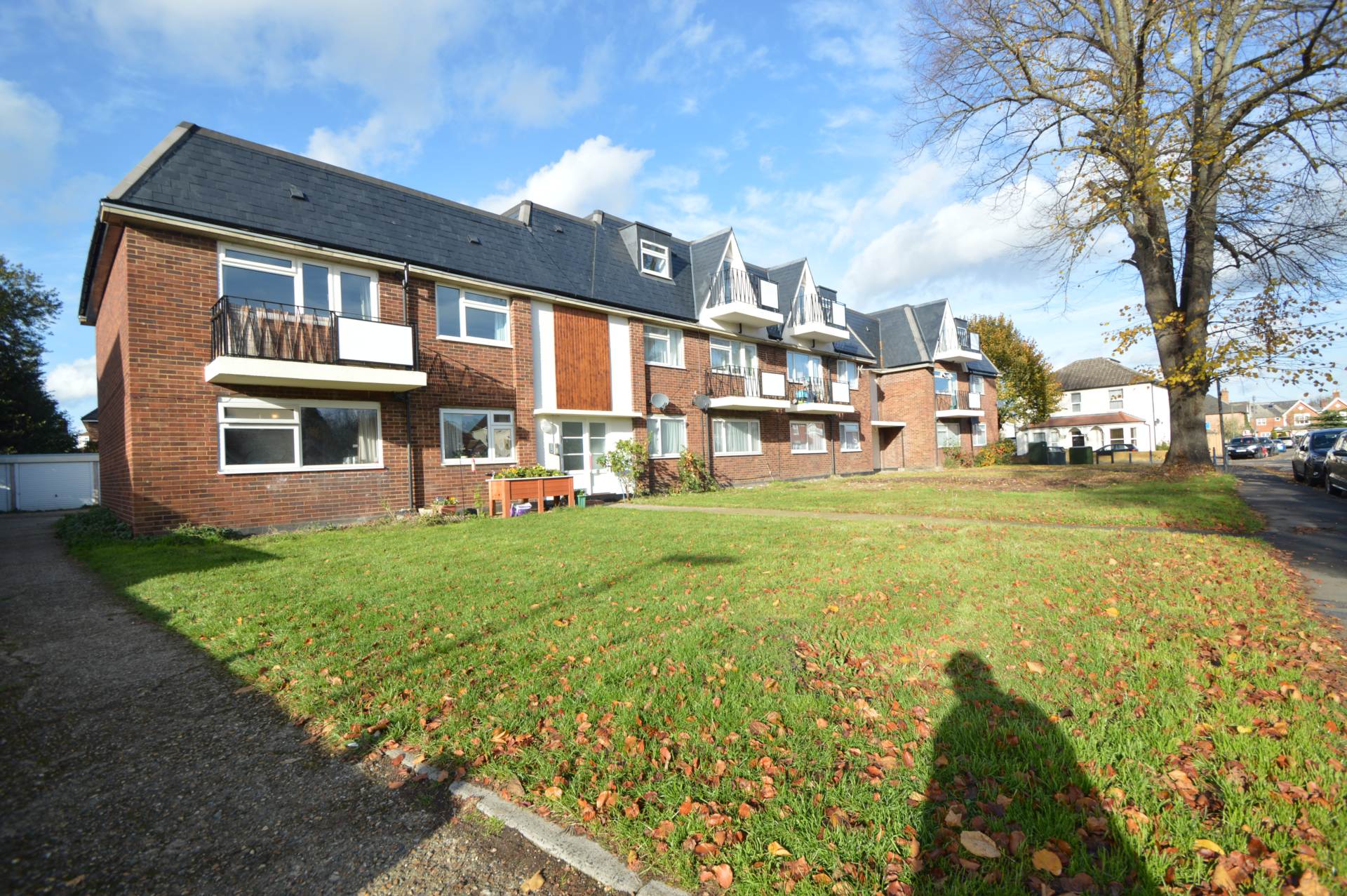 2 bedroom Apartment to rent in Addlestone