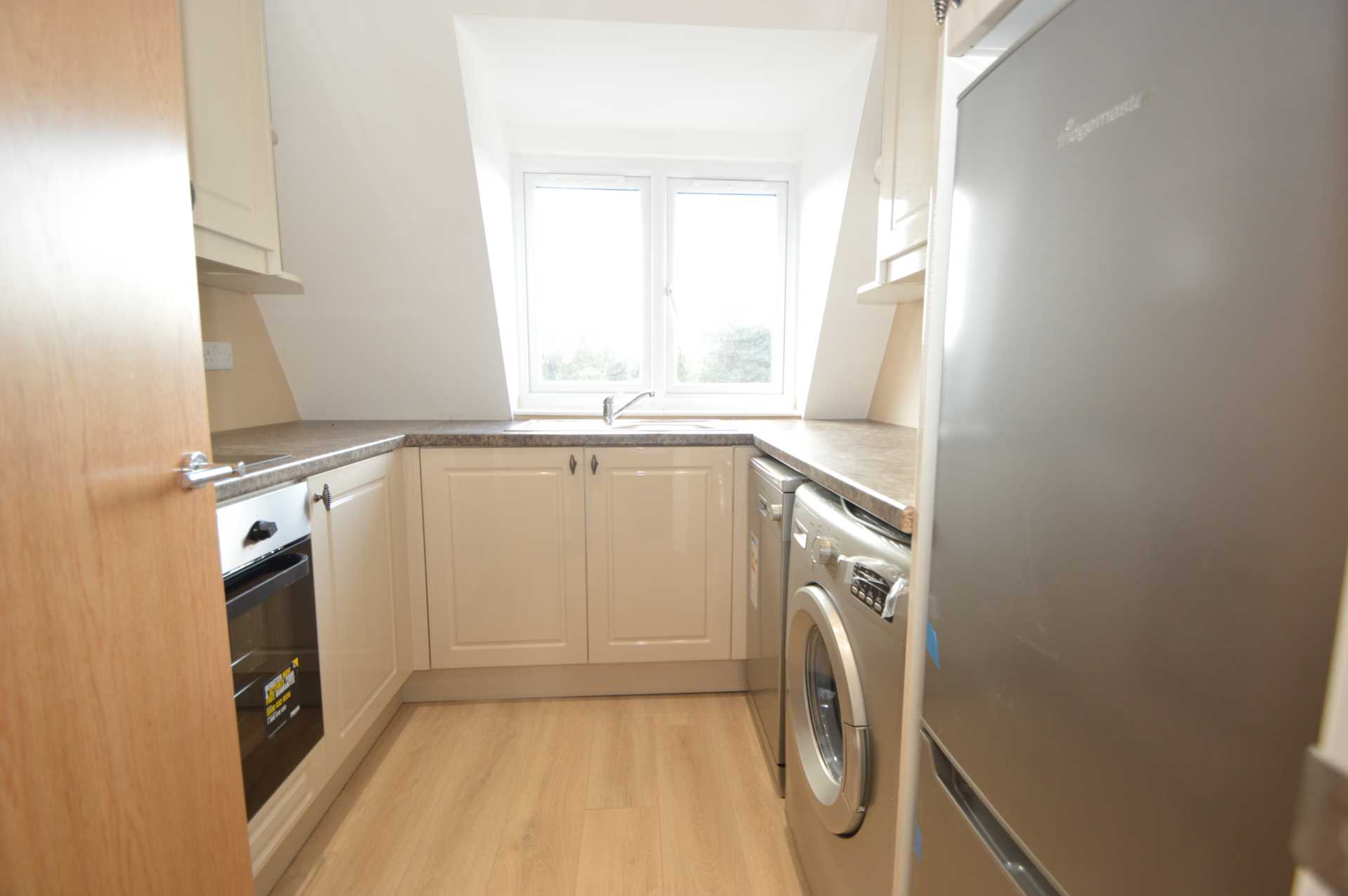Additional Property Image 2 bedroom Apartment to rent in Addlestone 5