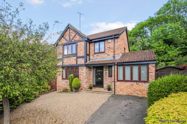 4 bedroom Detached for sale in Hemel Hempstead