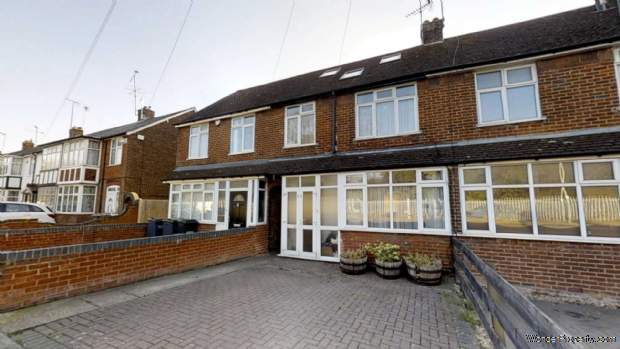 4 bedroom House for sale in Luton