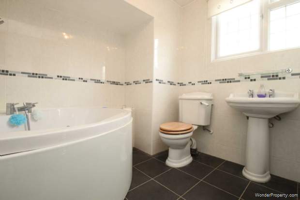 Additional Property Image 4 bedroom Detached Bungalow for sale in Hemel Hempstead 15