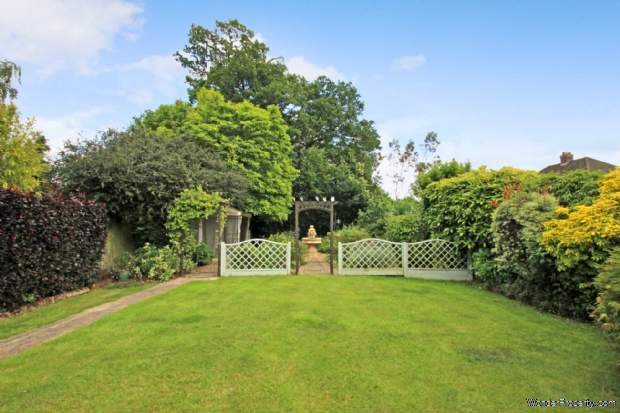 Additional Property Image 4 bedroom Detached Bungalow for sale in Hemel Hempstead 19