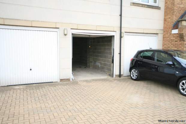 Additional Property Image 2 bedroom Flat for sale in Dunstable 8