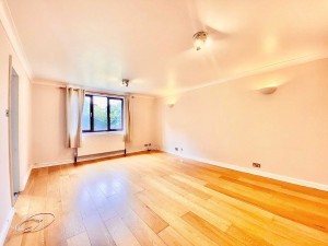 2 bedroom Flat to rent in London